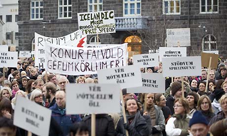 Iceland-protests-001