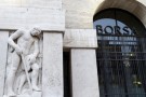 Il taglio dei tassi in Cina e le dichiarazioni di Draghi fanno volare Piazza Affari Il taglio dei tassi in Cina e le dichiarazioni di Draghi fanno volare Piazza Affari
