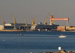 Fincantieri i sindacati di Castellammare accettano il piano di modifica del cantiere navale